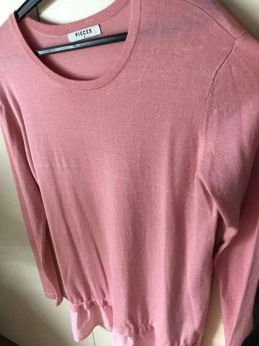 Różowy sweter z falbanką S