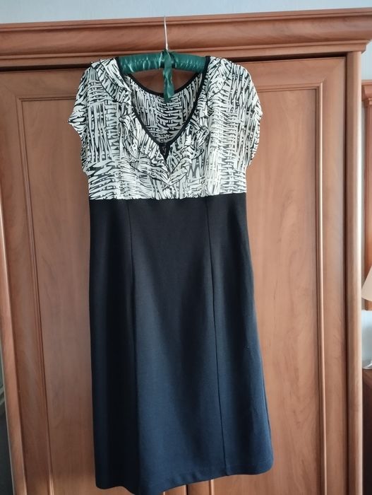 Sukienka bialo-czarna