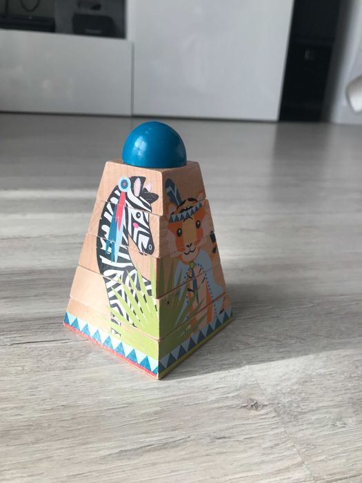 drewniana piramida sorter zwierzęta