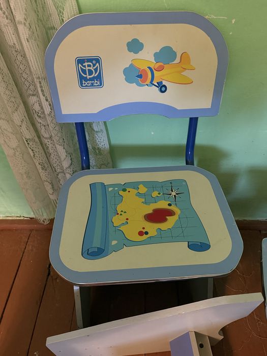 Парта і стільчик