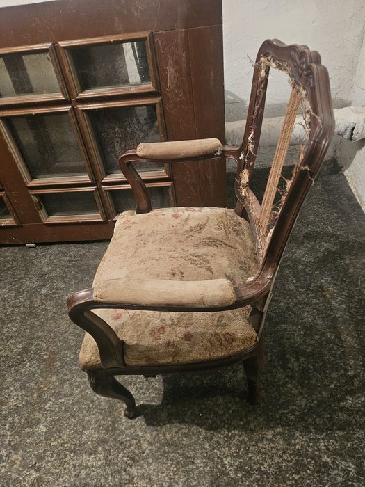 Krzesła Barokowe Drewniane 150zł za sztukę.