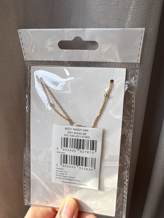 Dwa naszyjniki koloru złotego