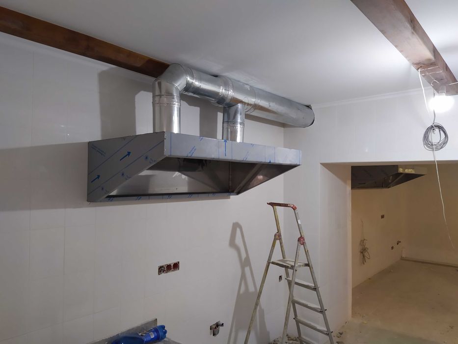 Вытяжка. Вытяжной зонт. Пристенный зонт. Зонт на кухню. Островной зонт