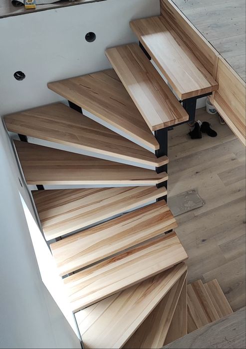 Деревʼяні сходи Львів виготовлення та монтаж дуба, бука та ясена