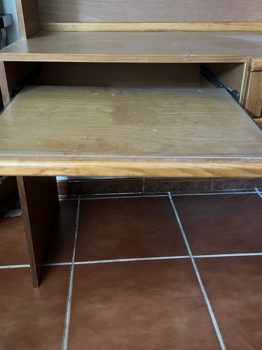 Secretaria, com mesa que abre
