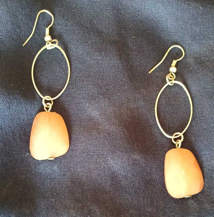 Conjunto colar comprido (1,50m) e brincos nude / pêssego