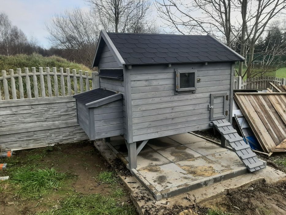 Kurnik dla kur ocieplany.