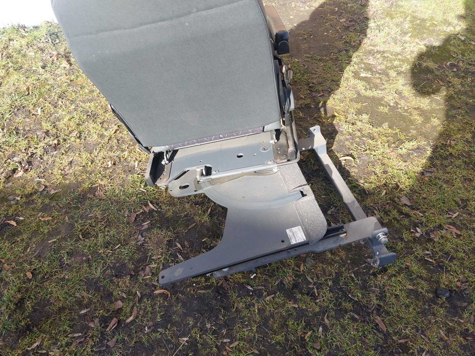 Fotel do przewozu osób niepełnosprawnych VW Passat B5 Obrotowy