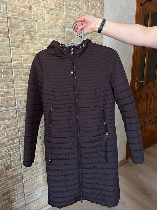 Продам демісезонне пальто,подовжену  куртку