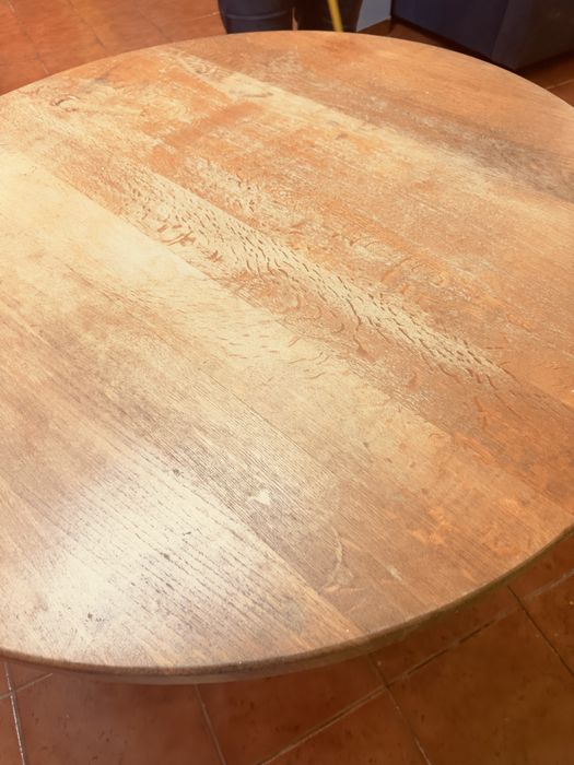 Mesa em madeira maciça