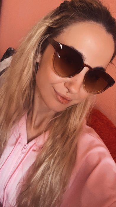 Очки солнцезащитные.