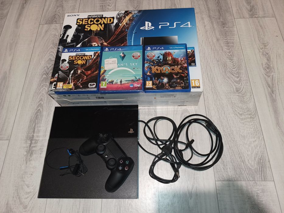Konsola PS4 +3gry