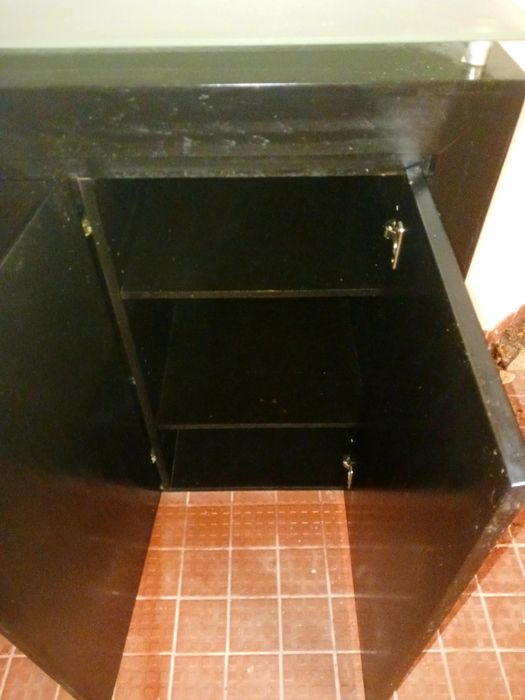 Móvel 4 portas e 1 gaveta