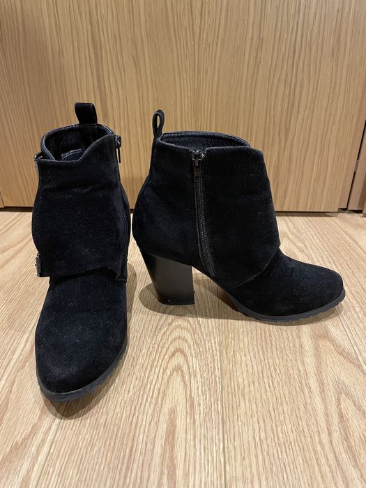 Botas pretas com 8 cm -38