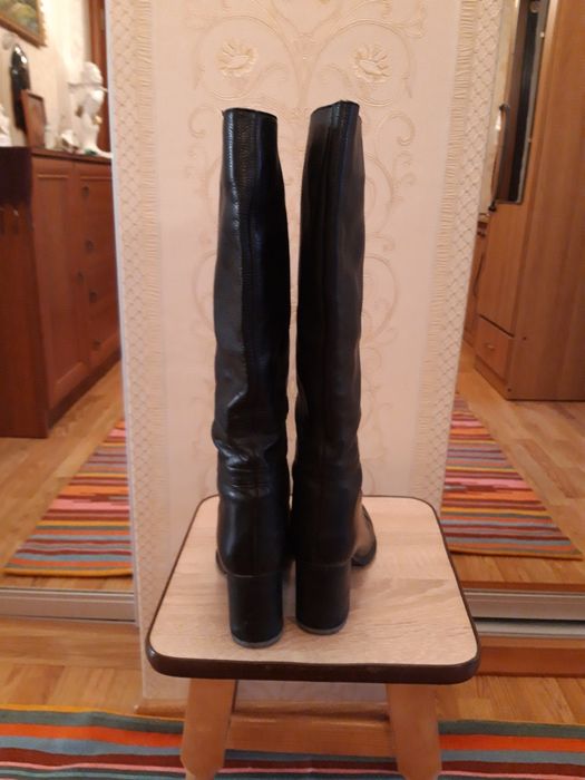 Женские кожаные сапоги.