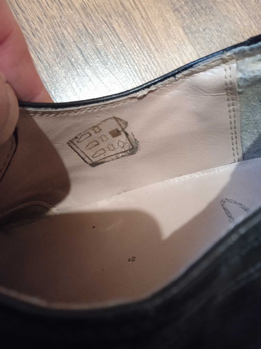 продам чоловічі шкіряні туфлі бренду Clarks