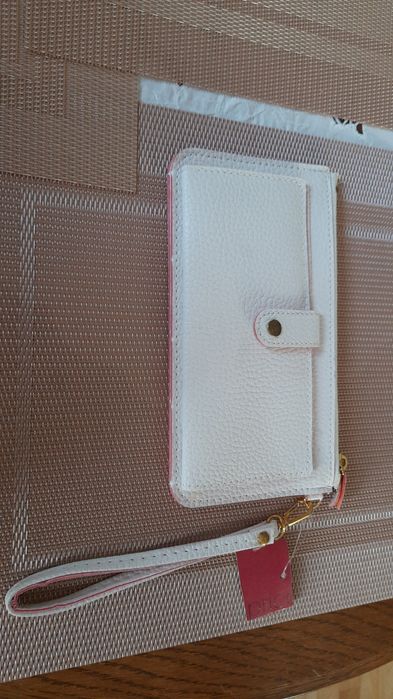 Biały portfel na pieniadze