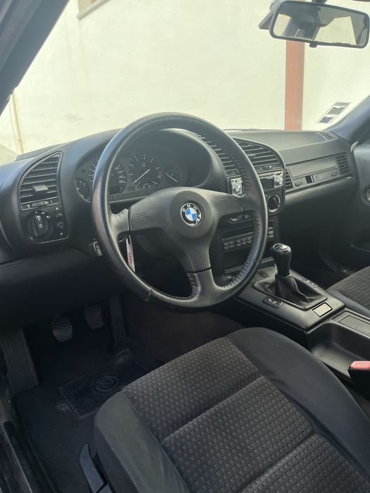 1992 BMW E36 318is coupe