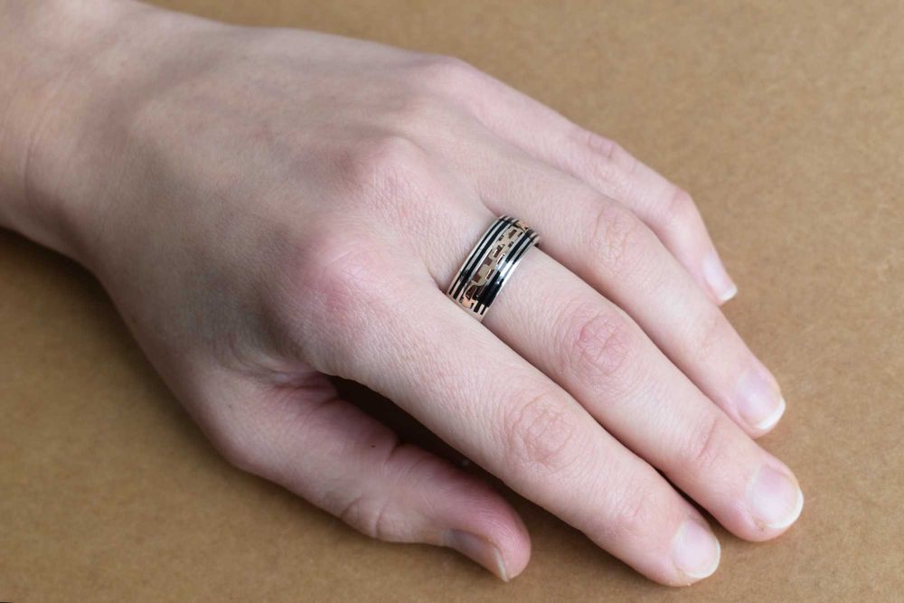 Кольцо серебро, золото, эмаль. 18,5