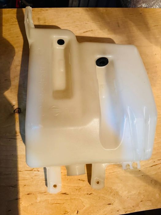 Бачок омивача на Nissan note 2006-