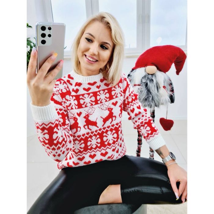 Светер з оленями новорічний