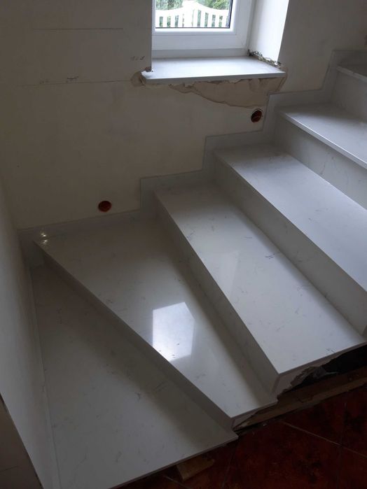 schody wewnętrzne marmur granit konglomerat blat parapety granitowe
