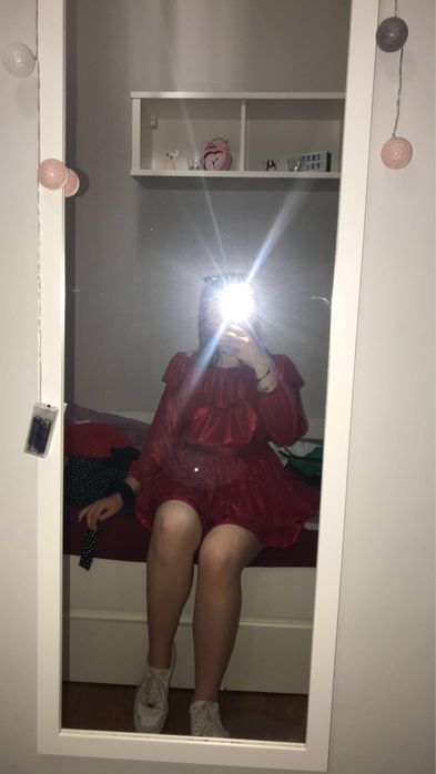 Śliczna czerwona rozkloszowana sukienka