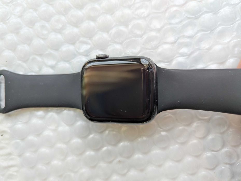 Все працює без блокувань Apple Watch 6 44 mm батарея 82 відсотка