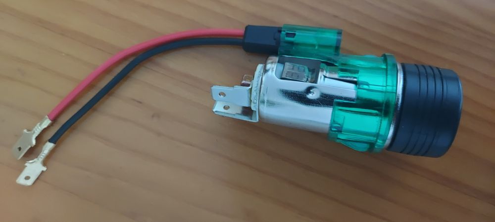 Isqueiro para automóveis.