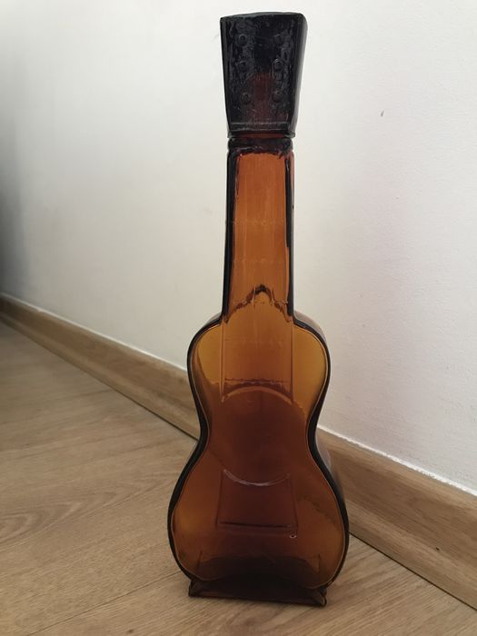 Garrafa de vidro em forma de viola