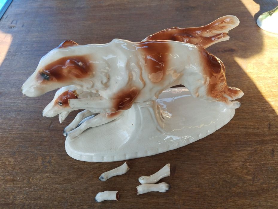 Дві статуетки під реставрацію