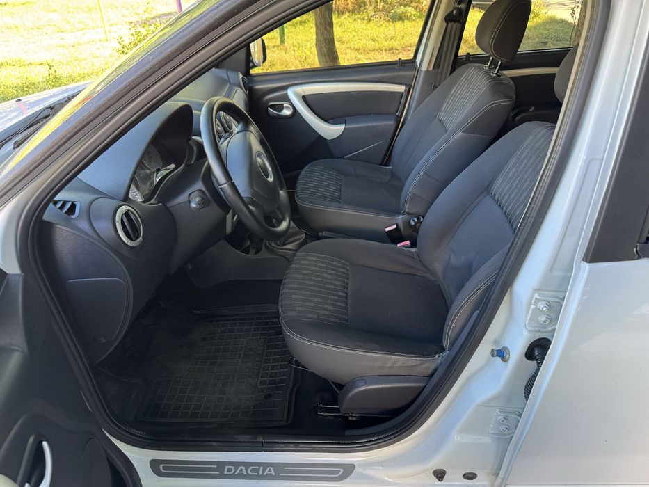 Продам сандеро 1,6 бенз 12р