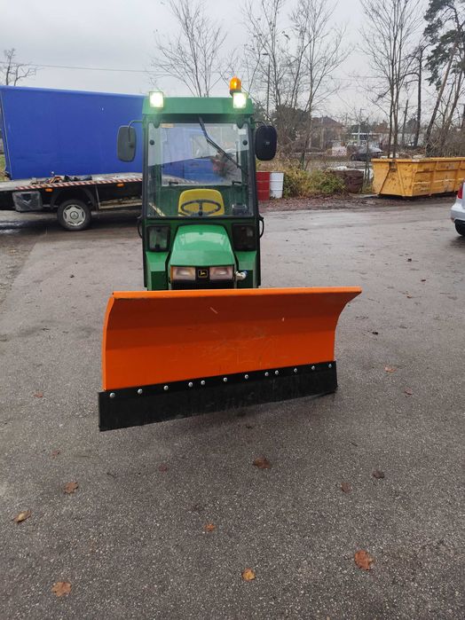 Traktorek komunalny do odśnieżania