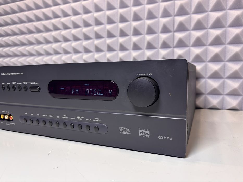 Amplituner NAD T 742 + pilot