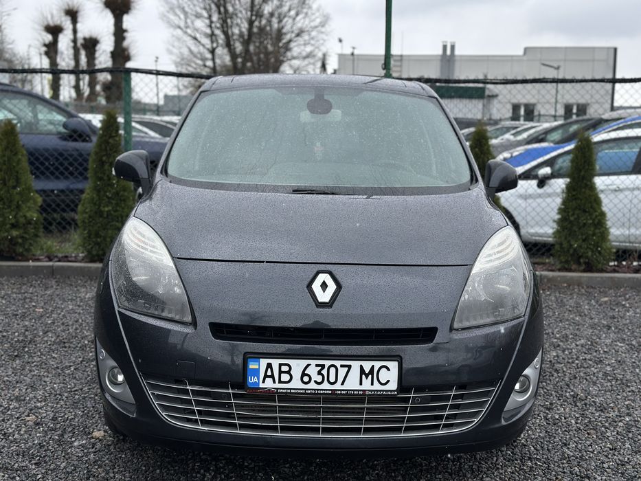 Продам Renault Grand Scenic 2010