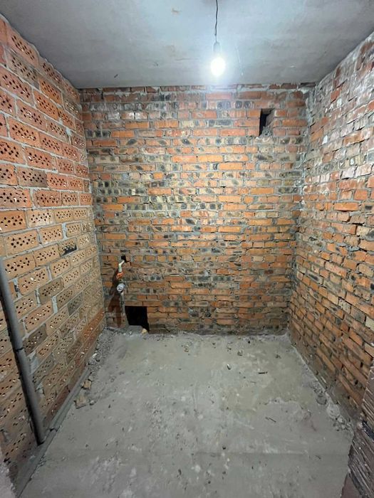 Трикімнатна в новому обжитому будинку Виставка