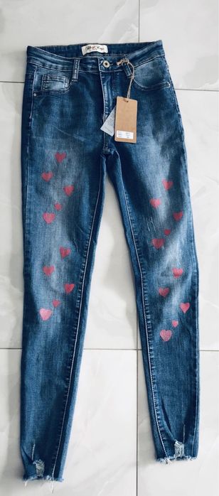 Spodnie dżinsy w serduszka