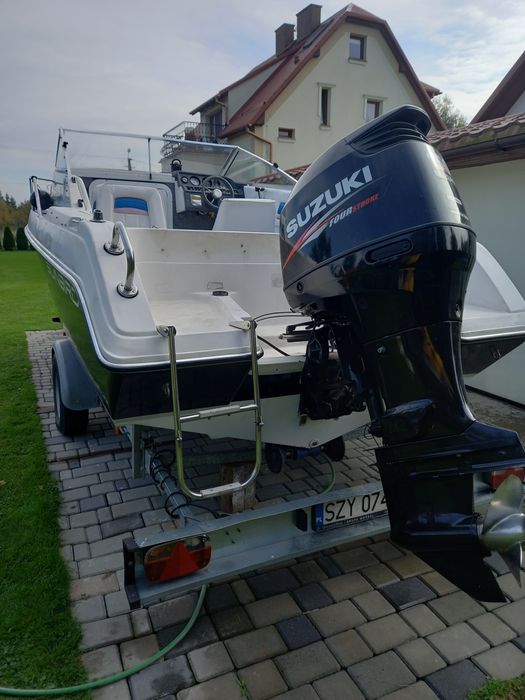 Łódź motorowa, motorówka kabinowa GOTOWA DO PŁYWANIA