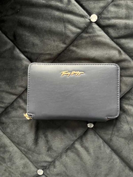 Tommy Hilfiger portfel granatowy