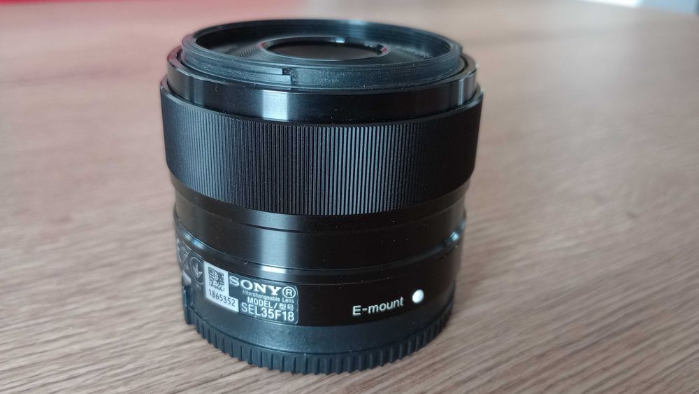 Obiektyw SONY SEL35F18 idealny bez rys przetarć uszkodzeń