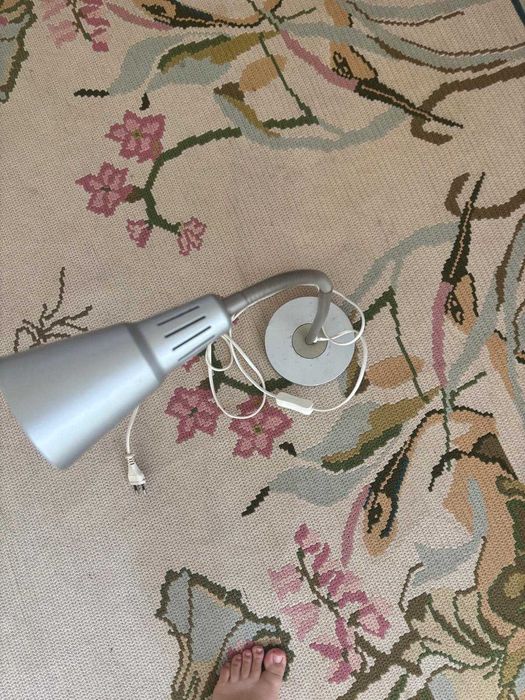 Candeeiro de Secretária com Pescoço Flexível Prateado – Estilo IKEA