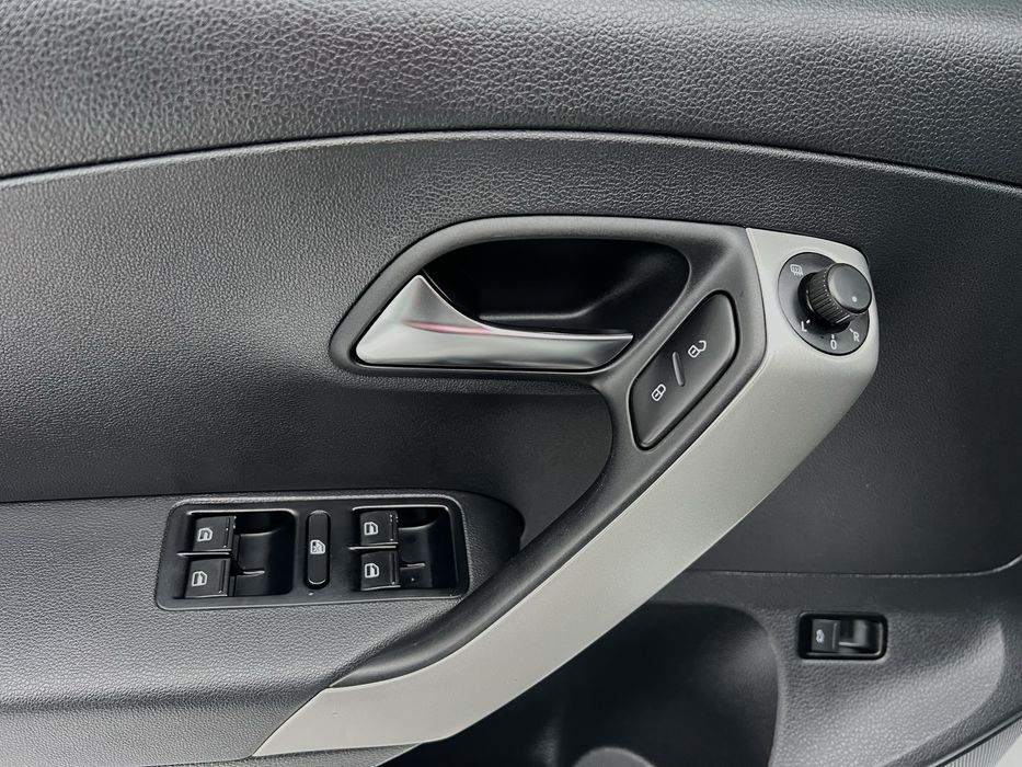 Продам свій Офіційний Фольксваген Поло 1,6 МРі automatic