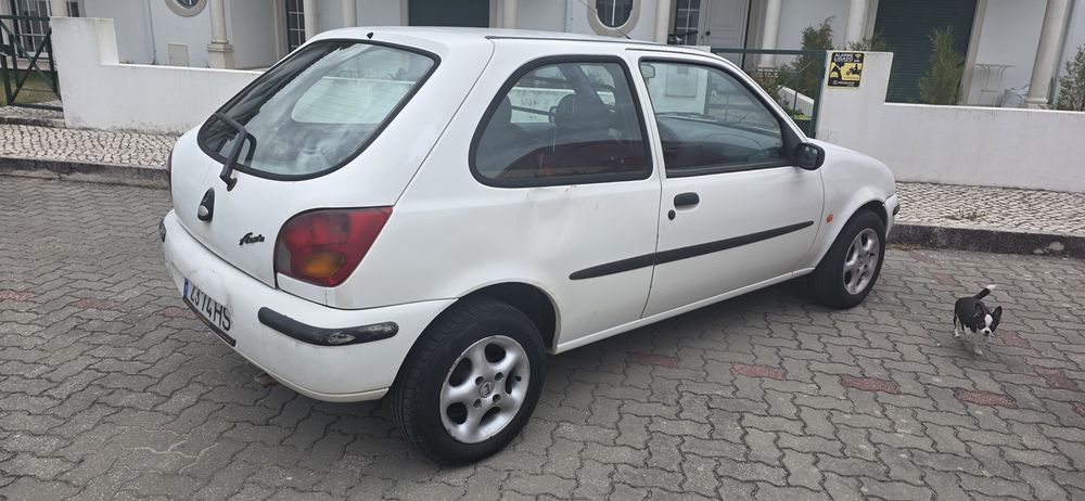 Ford fiesta 1.8D comercial foto 3