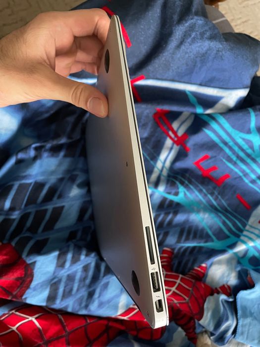 Macbook Air 2015 13,3 дюйма i5, 8gb озу, intel hd graphics 6000