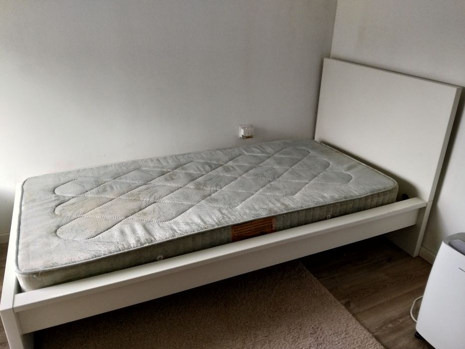 Cama solteiro IKEA com estrado e colchão