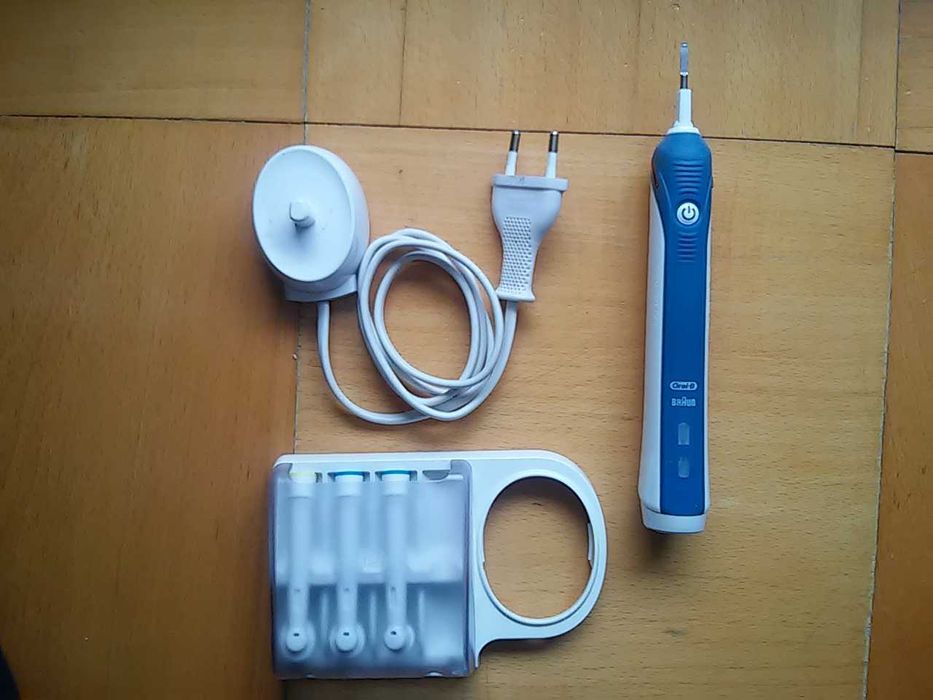 Szczoteczka elektryczna Oral - B Braun 3757