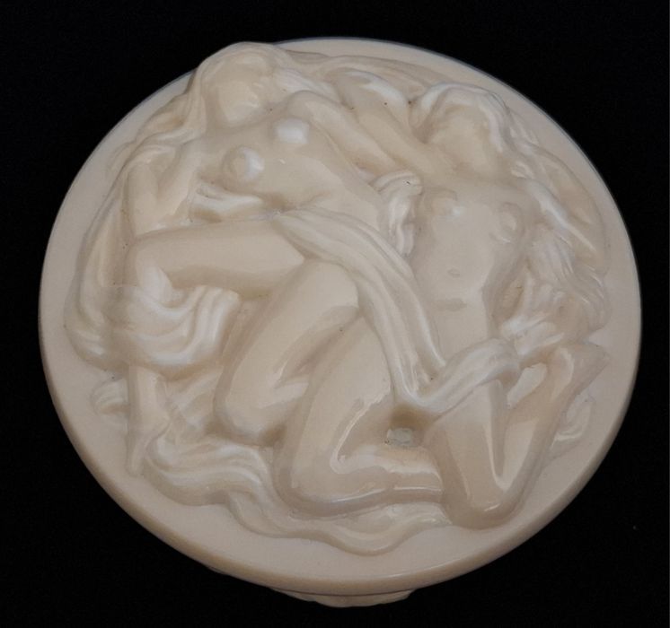 Curt Schlevogt Bohemia Róż puzderko Nimfy szkło prasowane