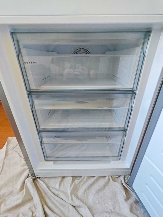 Frigorífico combinado AEG Série 6000 TwinTech® – 324L, 186cm, Inox