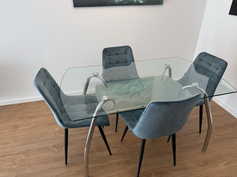 Mesa com cadeiras. Conjunto ou separado