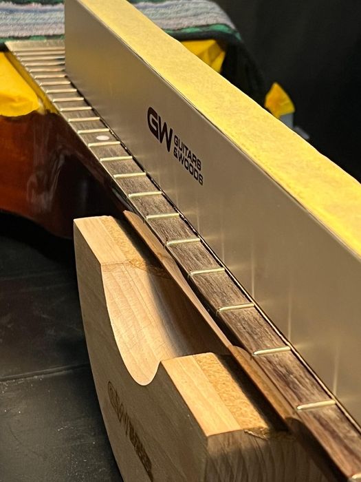 Setup de guitarra e baixo - refret - alinhamento - electrónica